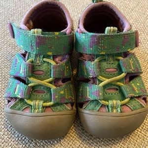 Girls keen sandals